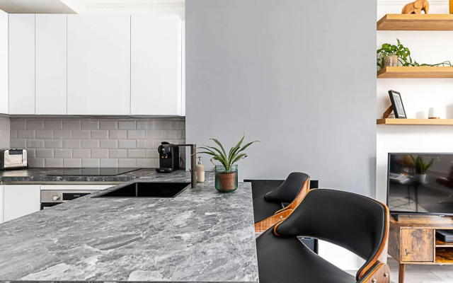 Stylish Hideaway Flat at Milton Park Highgate