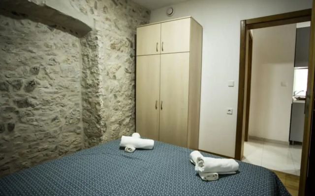 Apartments Stone House Murter