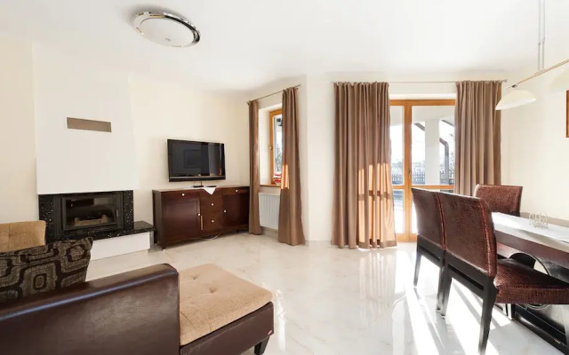 Limba Apart House