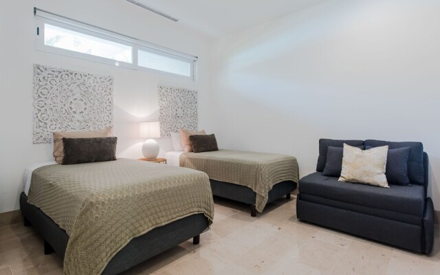 2 Bedroom Apartment Near the Beach