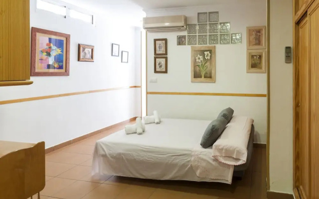 Comtessa in Oliva With 1 Bedrooms and 1 Bathrooms