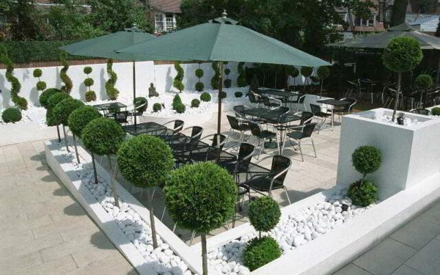 Raglan Hotel