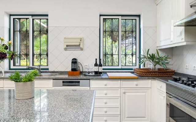 Fairview Villa by Cadenzalux