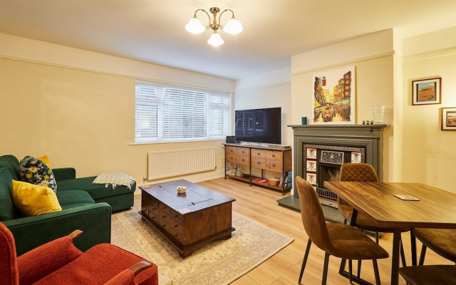 Host Stay Bridge Court