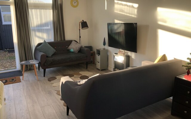 2-bed Chalet, pet Friendly, Close to Beach