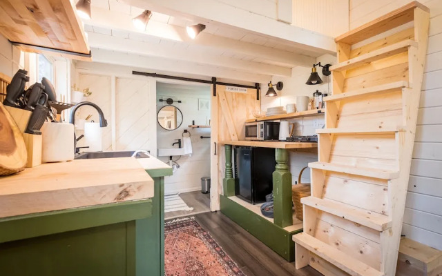 Oddfellow Inn & Farm