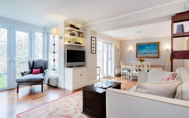 Veeve  Flat Lots Road Chelsea