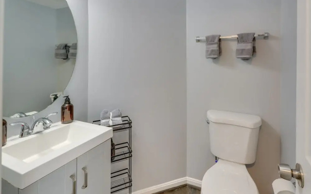 8 Mi to National Mall: Quiet Cheverly Apt