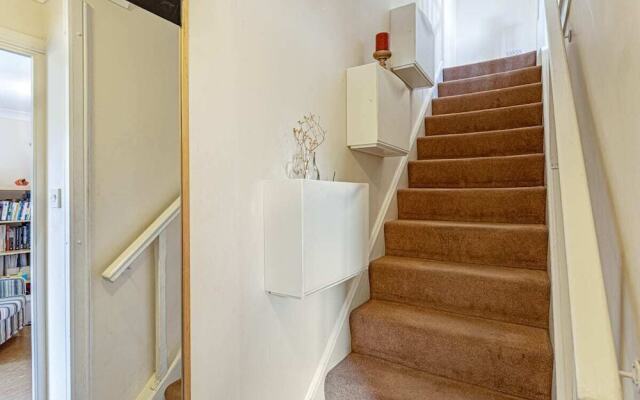 Beautiful 3 Bed House W Patio 10 Mins to Excel