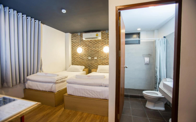 Give Me 5 Hostel – Guest Rooms – Chiang Mai