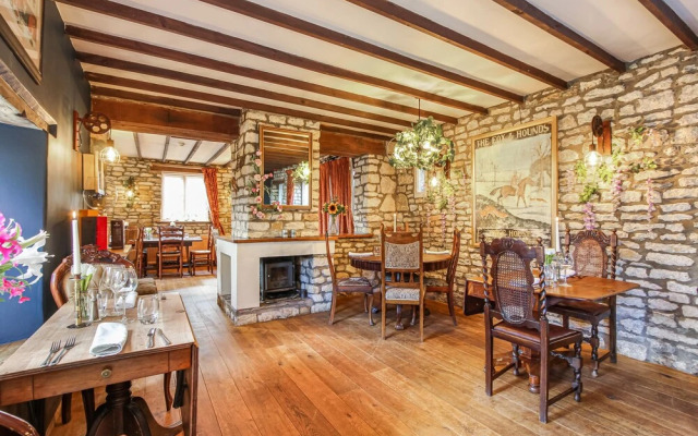 Fox and Hounds