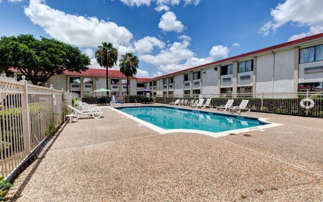 Executive Inn & Suites