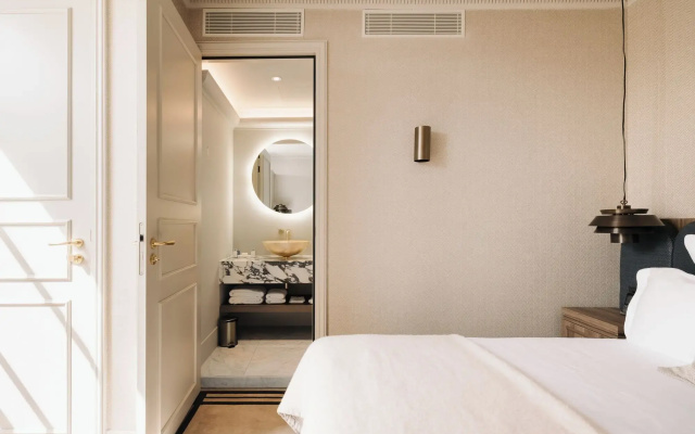 Hotel 717
