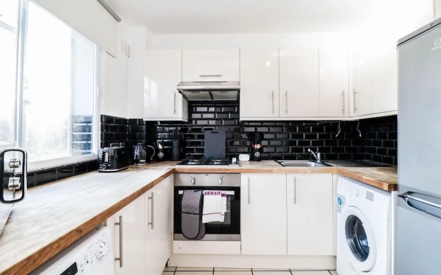 Lovely 3 Bedroom Maisonette