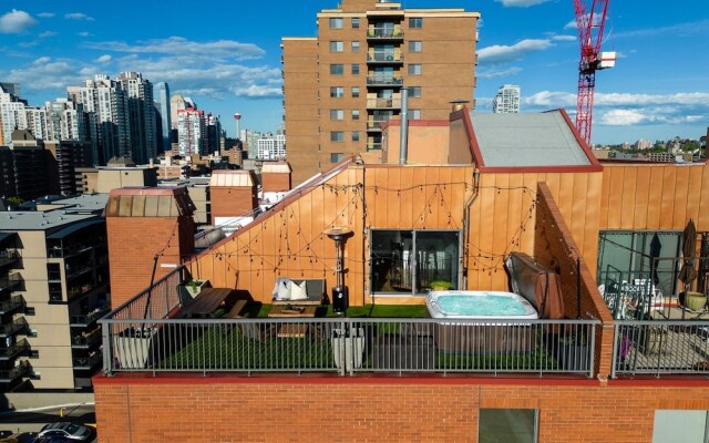 The Lost No Service Fees Penthouse Hot Tub