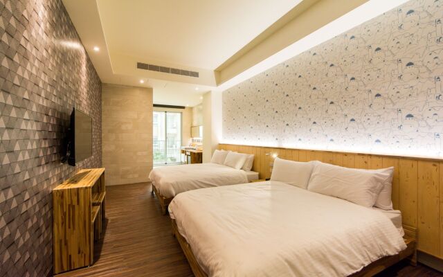Treehouse Hostels