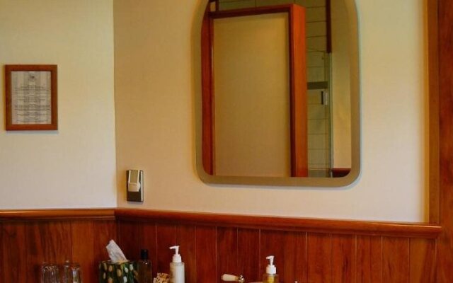 Holly Homestead B&B