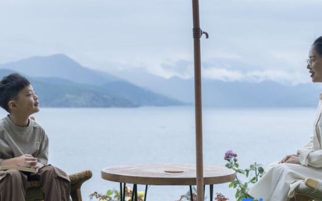 Lugu Lake Qingchen Yipin 180° Lake View Hotel