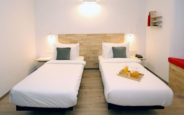 OYO Townhouse 017 HUDA City Center