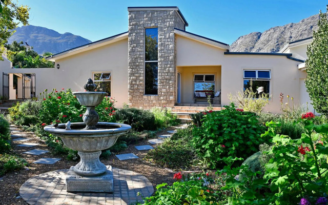 Petit Plaisir is a Romantic Self-catering Cottage on the Side of the Village no1