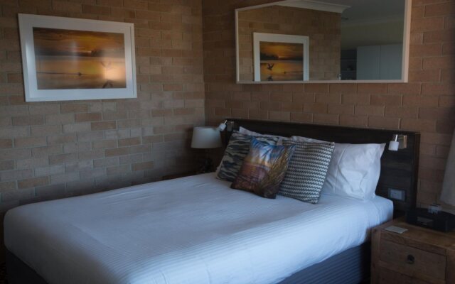 Anchor Bay Motel