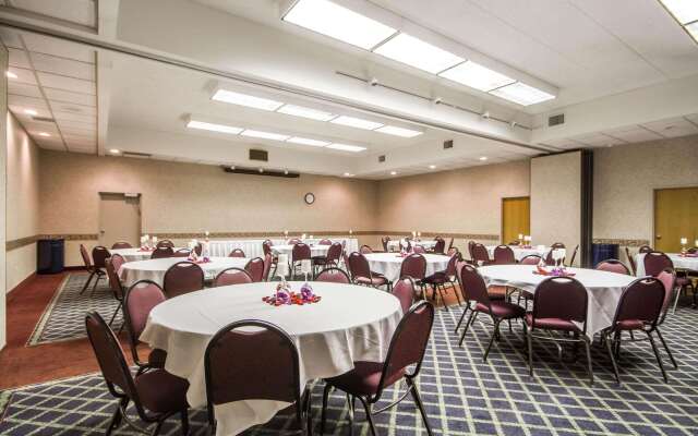 Comfort Inn & Suites Madison - Airport
