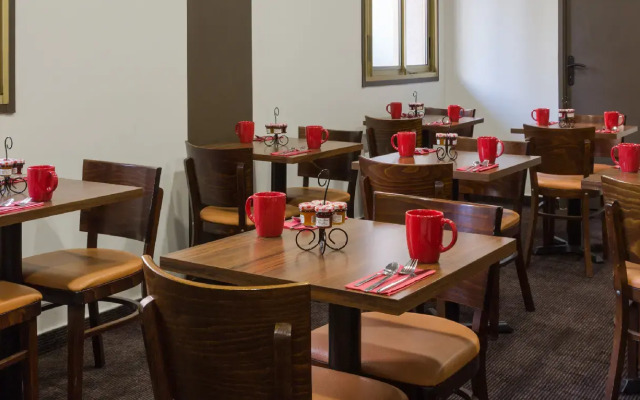 Hotel Le Cardinal Rueil Centre