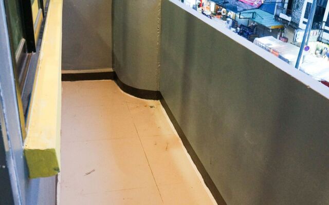 Lux Rooms Night Bazaar