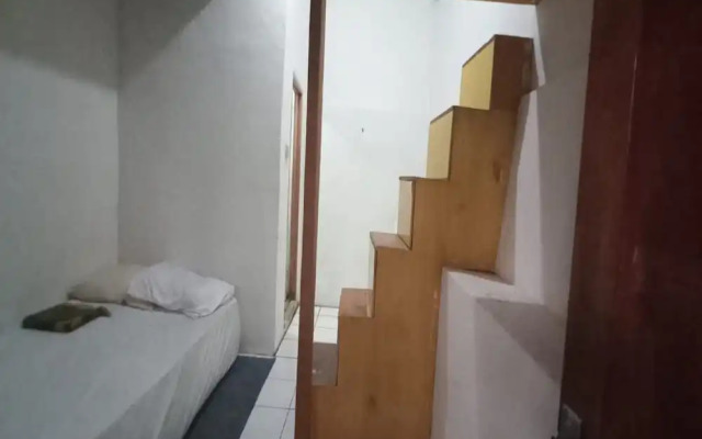 SPOT ON 93964 Guest House Pak Gatot 3