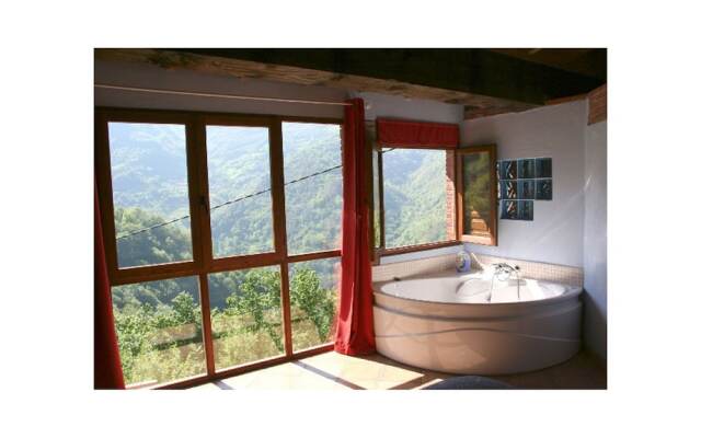 Apartamentos Rurales L'Arboleu