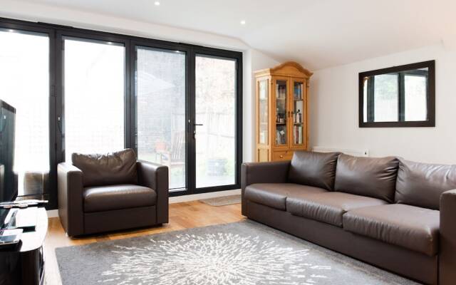 Elegant 2 Bedroom Garden Flat In East Dulwich