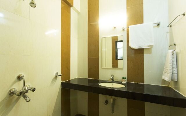 OYO 11091 Hotel Silver Court