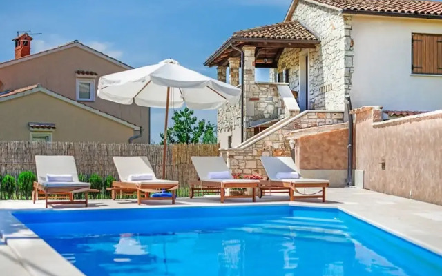 Charming Holiday Home With Garden