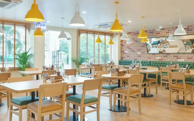 Bloom Hotel - Jubilee Hills