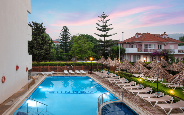 Sunday Hotel
