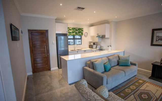 uSHAKA WATERFRONT - PENTHOUSE PLUSH PERFECTION