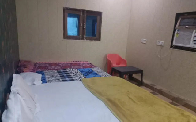 Goroomgo Anand Guest House Mathura