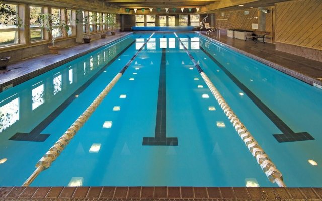 Summit 41 Spacious and Stones Throw to Eagle Lodge by RedAwning