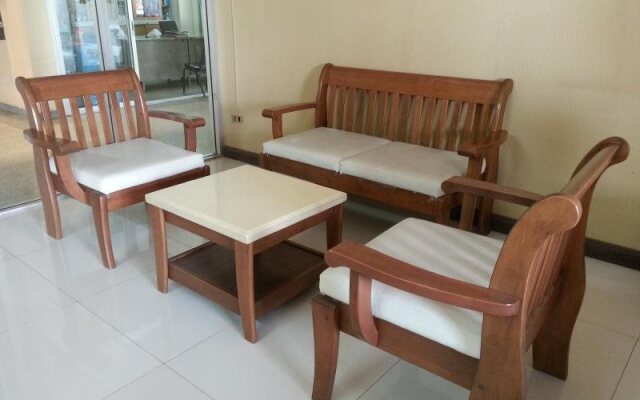Aeksima Condo