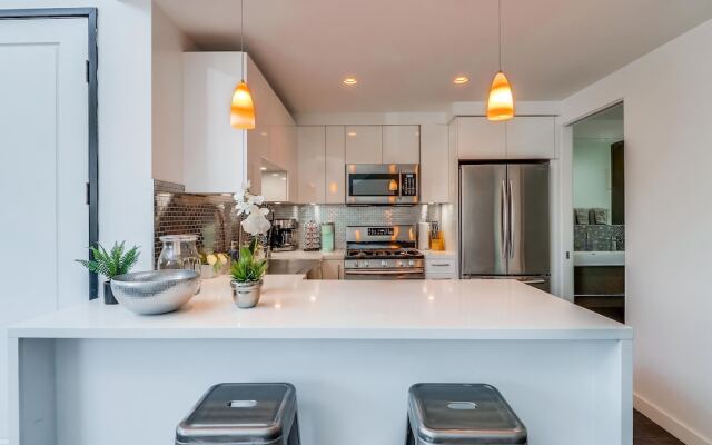 Luxury Little Italy Loft by Namastay