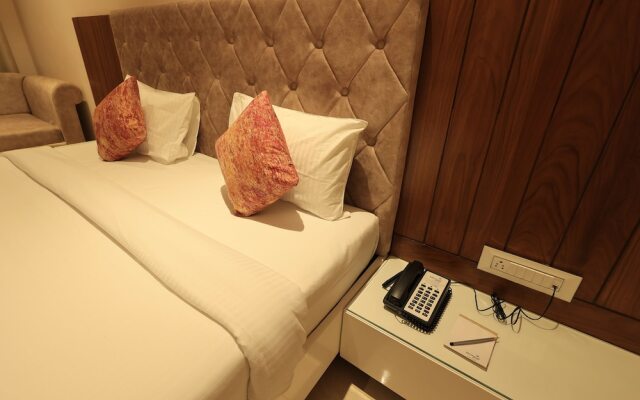 Krishna Hotel And Resort