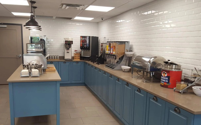 Country Inn & Suites by Radisson, Savannah Midtown, GA