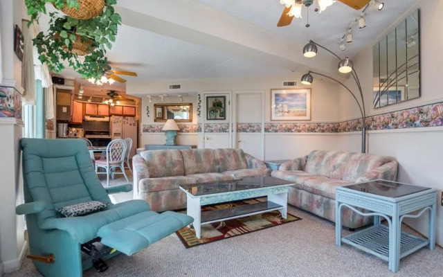 Diamond Head 208 Side by RedAwning