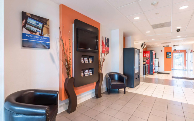 Motel 6 Eagle Pass, TX - Lakeside