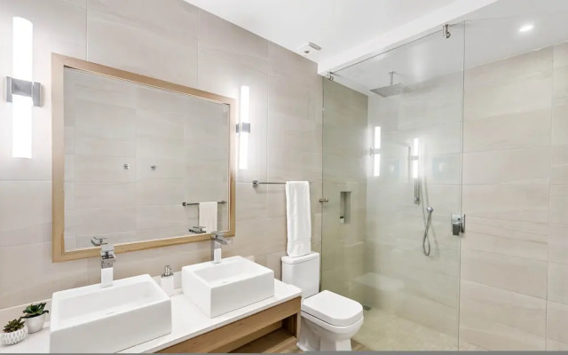 Luxury Villa: Hot Tub: Ocean Views: Fully Staffed