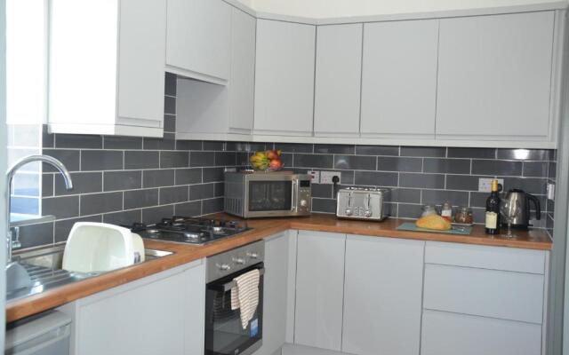 Maytree Apartment - 2 Bedrooms Apartment - Stayseekers