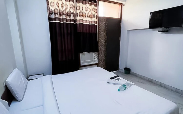 Collection O O 82851 Shubham Residency Moca