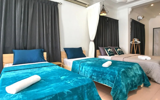 iBook6 Deluxe Family Suite for 4 by iBook Homestay