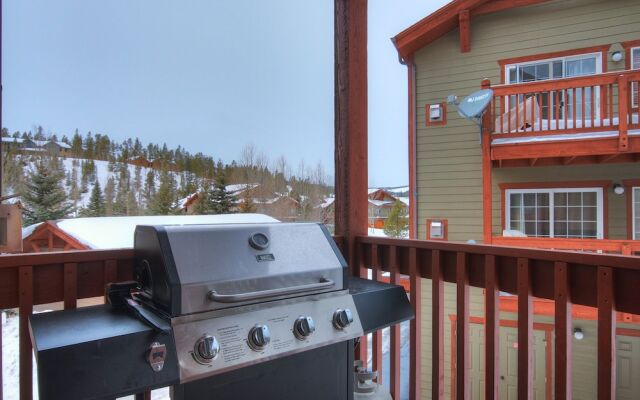 Swans Nest 1601 2 Bedroom Condo by RedAwning