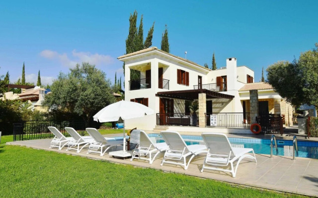 3 bedroom Villa Tala 67 with private pool and golf course views, Great for families, near Aphrodite Hills Resort village